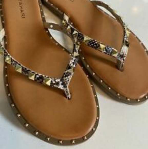 2 FOR $30! NWOB Tahari Patrick Animal Print Stud Thong Sandals - Picture 2 of 2